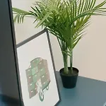 Tan-nanna By Shmoo, Ferries Apartment