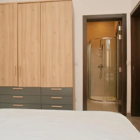 Tan-nanna By Shmoo, Ferries