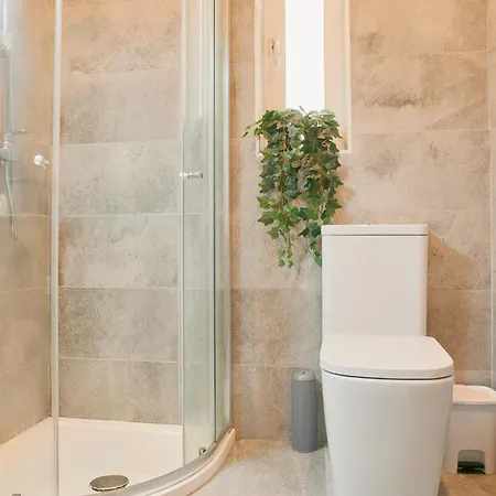 Daire Tan-nanna By Shmoo, Ferries