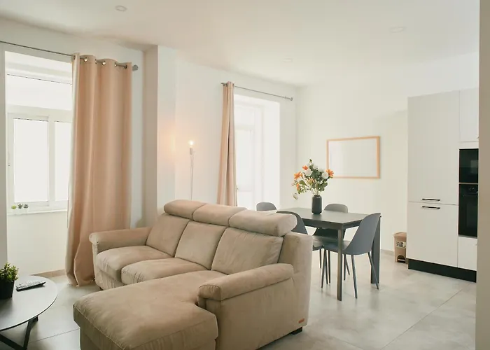 Tan-nanna By Shmoo, Ferries