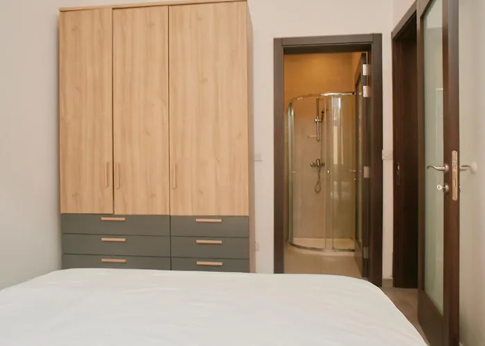 Tan-nanna By Shmoo, Ferries