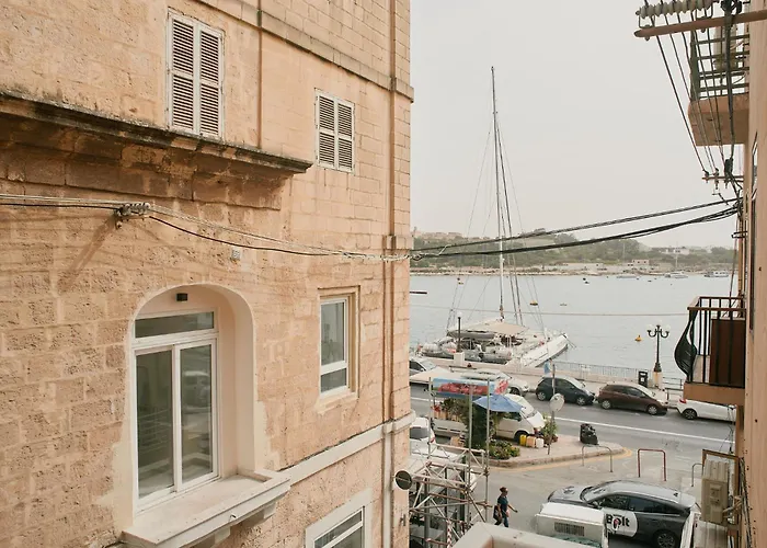 Tan-nanna By Shmoo, Ferries