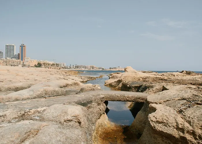 Tan-nanna By Shmoo, Ferries Apartment